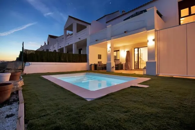 Espectacular vivienda con jardín y piscina privada en casares costa — 18