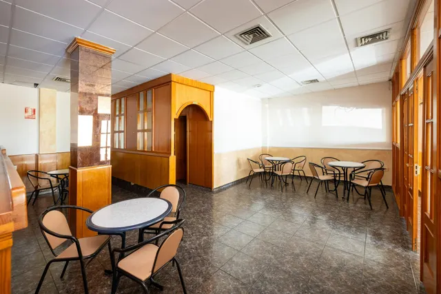 ¡OPORTUNIDAD ÚNICA! Edificio Multifuncional de 900 m2 en Plena Vega Granadina, en primera línea de carretera. — 8