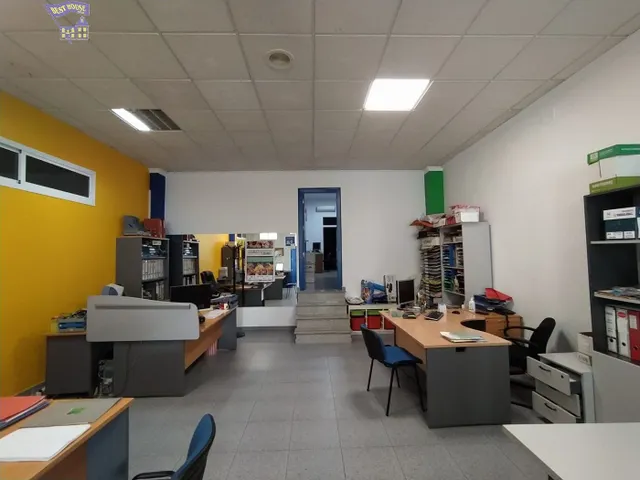 VENTA DE LOCAL COMERCIAL ZONA LAS PALOMAS — 2