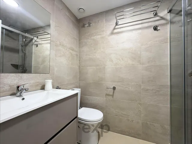 Piso en primera linea de playa de 2 habitaciones y 2 baños con terraza, piscina, garaje y trastero en Marina d’Or — 25