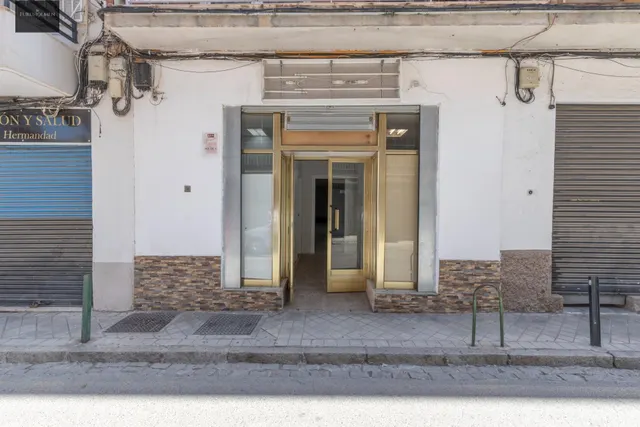 Local comercial en el zaidin, junto avda. dilar. — 27