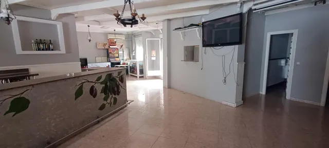 BAR CAFETERÍA — 7