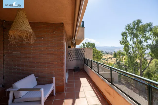 Exclusivo piso con terraza y vistas despejadas en El Serrallo. — 11