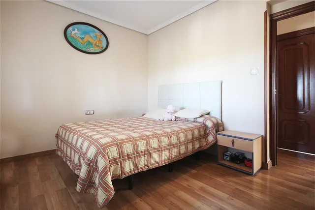 AMPLIO CHALET INDEPENDIENTE EN VENTA EN SIERRA PERENCHIZA — 27