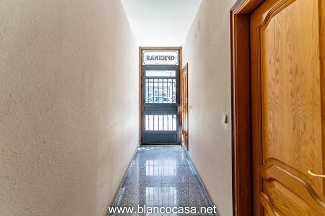 Entreplanta en venta ó alquiler C/Barcelona (Carballo) — 29
