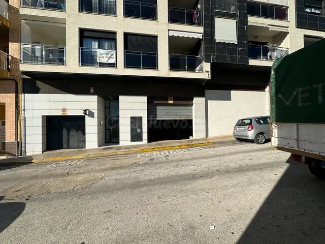 Amplio Local Comercial en el Corazón de Pego