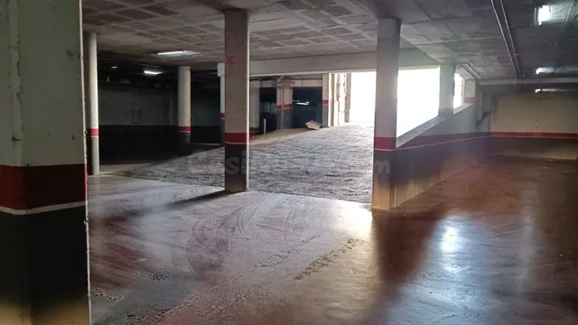 PLAZA DE PARQUING PARA COCHE MEDIANO /PEQUEÑO — 3