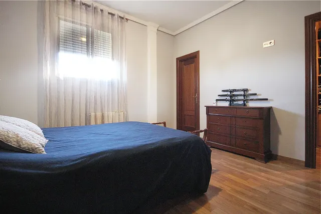 AMPLIO CHALET INDEPENDIENTE EN VENTA EN SIERRA PERENCHIZA — 30