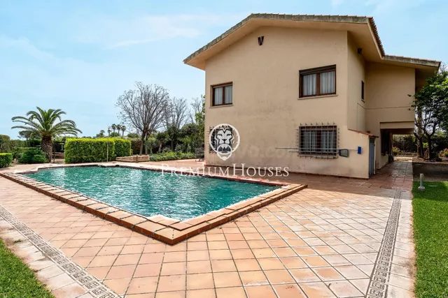 Casa con piscina y gran parcela en Riudoms - foto 3