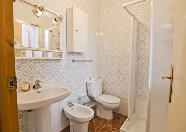 Encantador Adosado en Motril con Amplia Terraza — 10