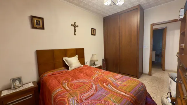 ¡Tu nuevo hogar en este encantador piso en un edificio con carácter del año 1975 y 4 habitaciones! — 29