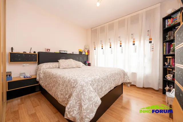 Luminoso piso de 3 dormitorios, 2 baños, garaje y trastero. - foto 3