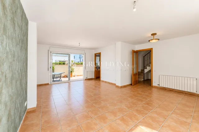CASA PAREADA PARA DISFRUTAR DEL ESPACIO, TRANQUILIDAD Y CALI - foto 3