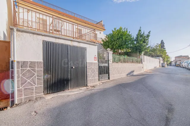 Amplia y Luminosa Casa en el Corazón de Monachil — 3