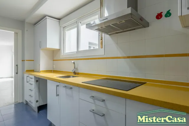 EXCLUSIVA. Zona norte. Ático Dúplex VPO. Terraza-solarium de 52m2. 4 dormitorios, 2 baños. Garaje. — 6