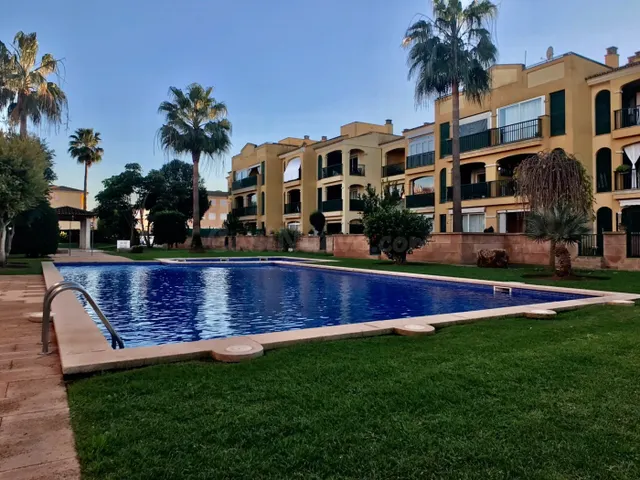 ACOGEDOR APARTAMENTO CON TERRAZA Y PISCINA COMUNITARIA - foto 4
