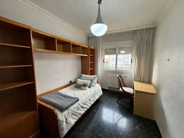 Piso amueblado de 4 dormitorios en Ronda de Levante. — 8