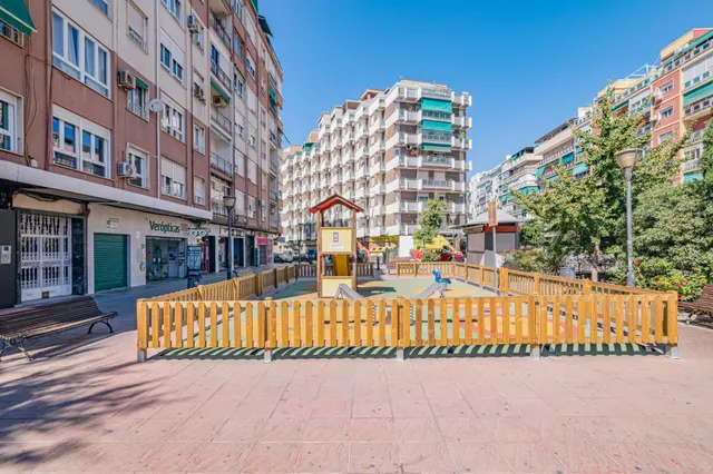 Oportunidad Única: Amplio Piso para Reformar en Camino de Ronda ✨ — 42