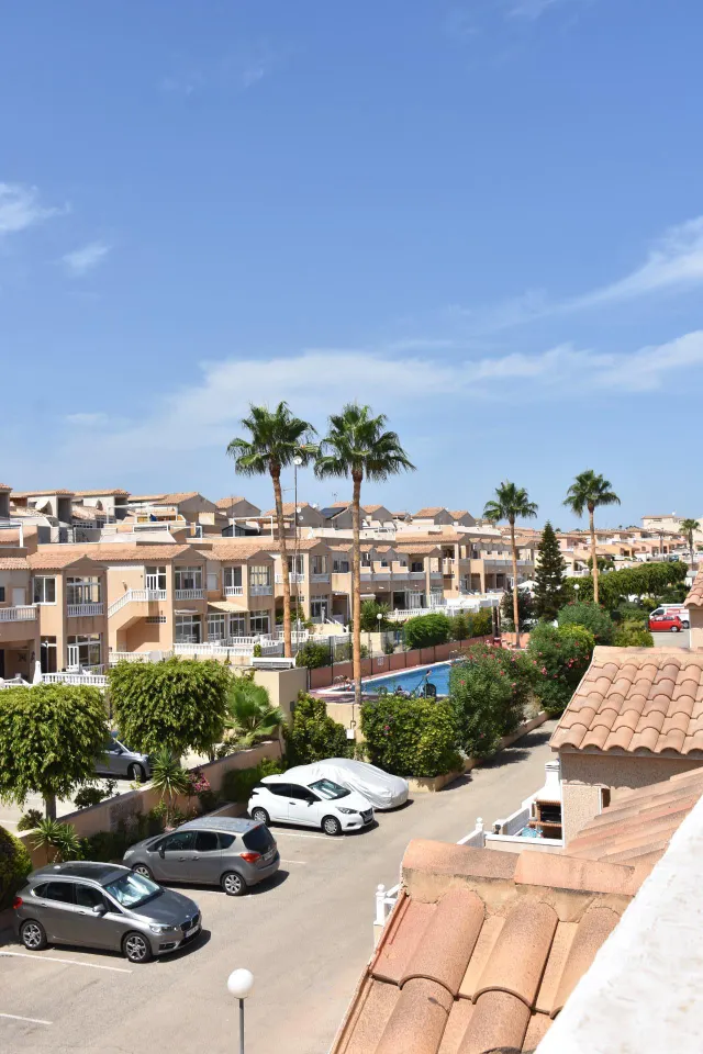 GRAN CASA TIPO DÑUPLEX EN ORIHUELA COSTA: 2 HAB, 2 BAÑOS — 40