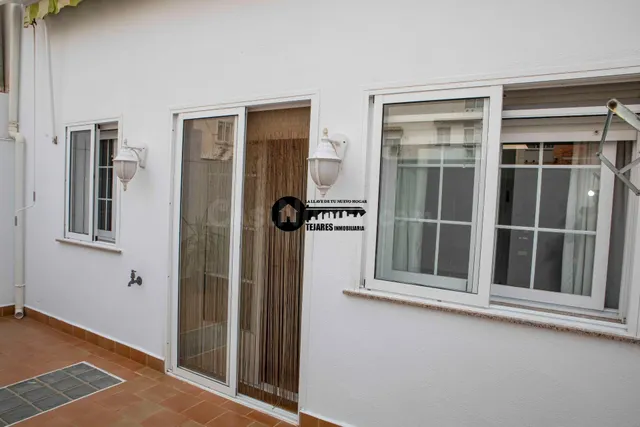 Se vende edificio completo de tres plantas  con garaje, patios privados y solárium — 2