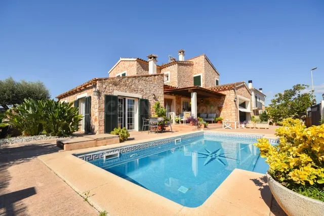 Chalet en Portol con piscina , jardín privado y amplia zona 