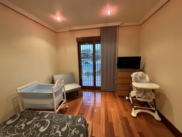 Chalet independiente con 400 m2 construidos, gran parcela y garaje — 26