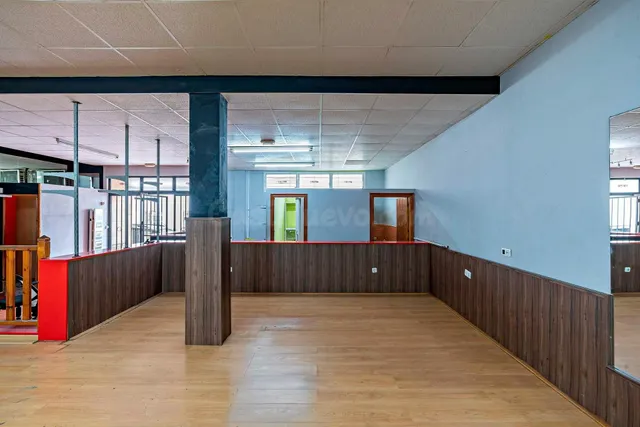 Local comercial 300m² en venta - Ejido sur — 6