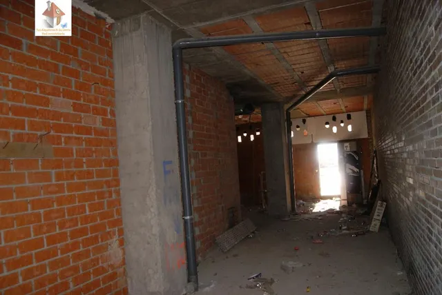 ALQUILER LOCAL COMERCIAL EN ESQUINA EN FASE II — 2
