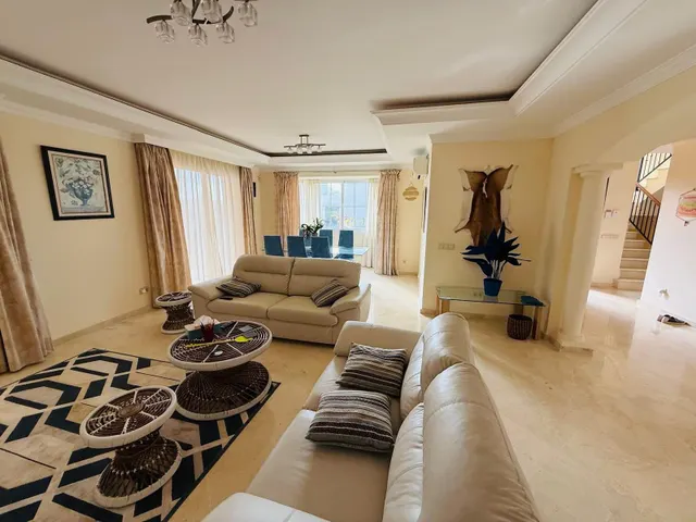 Villa de 5 dormitorios y 5 baños en Casares — 8