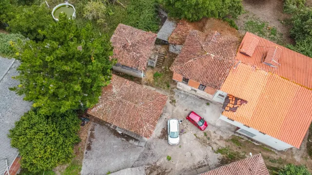 Casa con hórreo y finca edificable en Godán - foto 4