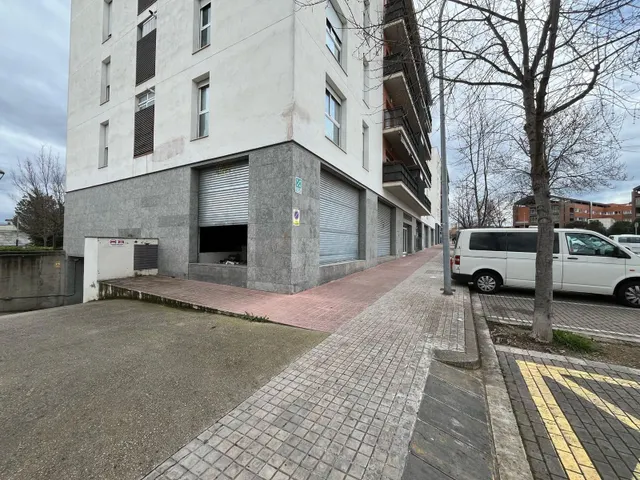 LOCAL COMERCIAL ESQUINERO FRENTE A CAP IGUALADA NORD — 4