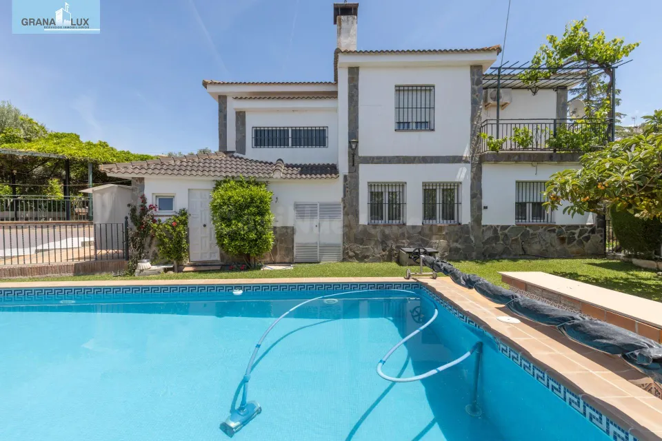 Vivienda Exclusiva en Urbanización Viñas del Rey – Otura