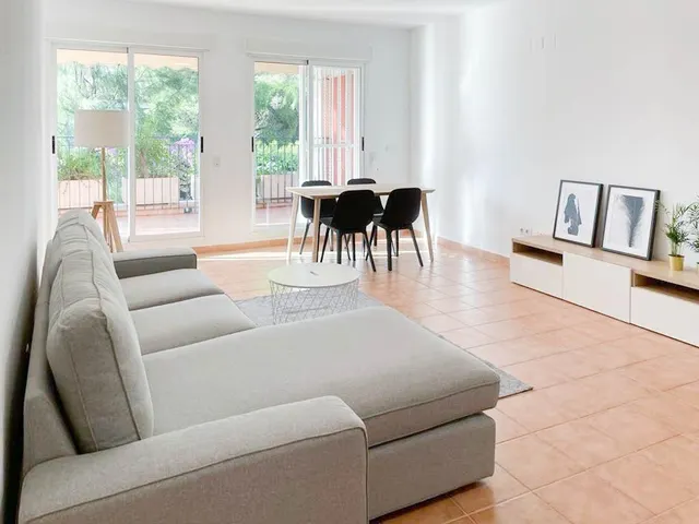 Espectacular piso con terraza y garaje, piscina comunitaria, club de golf y tenis, vigilancia 24 hrs — 12