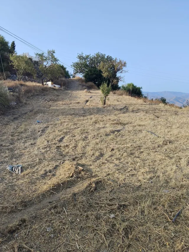 Finca rústica de 1.704 m2 con acceso directo y vistas panorá