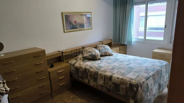 Amplio piso de 4 habitaciones junto a la estación en Vilanov - foto 3