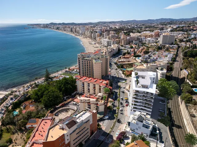 Enclavada en Carvajal, Fuengirola, a escasos pasos de la playa y el paseo marítimo — 24