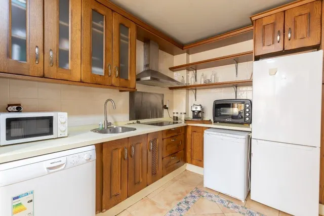 En venta casa adosada con garaje en residencial con piscina junto estación de autobuses — 6