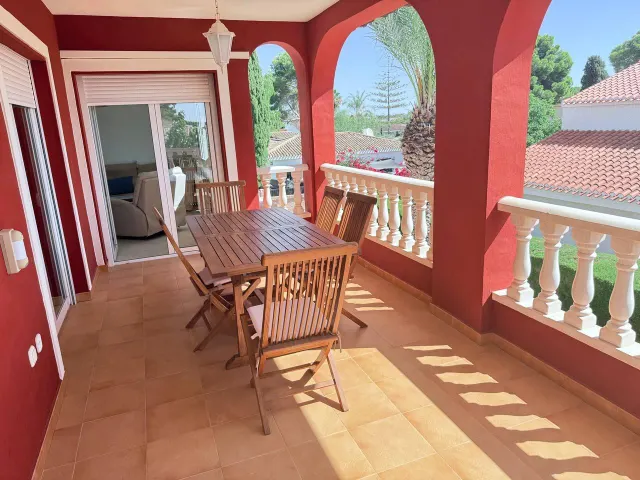Espectacular chalet en Dehesa de Campoamor con piscina privada a 5 minutos andandoa la playa. — 47