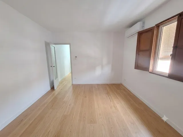 Amplia casa con 5 dormitorios, patio y planta baja ideal para garaje, negocio o proyecto — 23