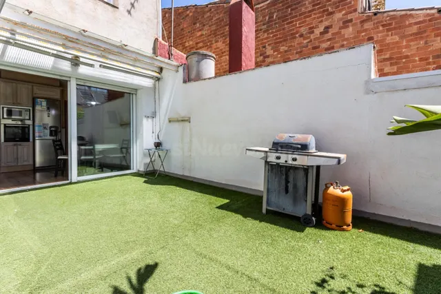 CASA EN EL CENTRO DE SABADELL CON GARAJE PARA DOS COCHES Y T