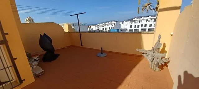 Amplio adosado totalmente reformado con Apartamento independiente. — 23
