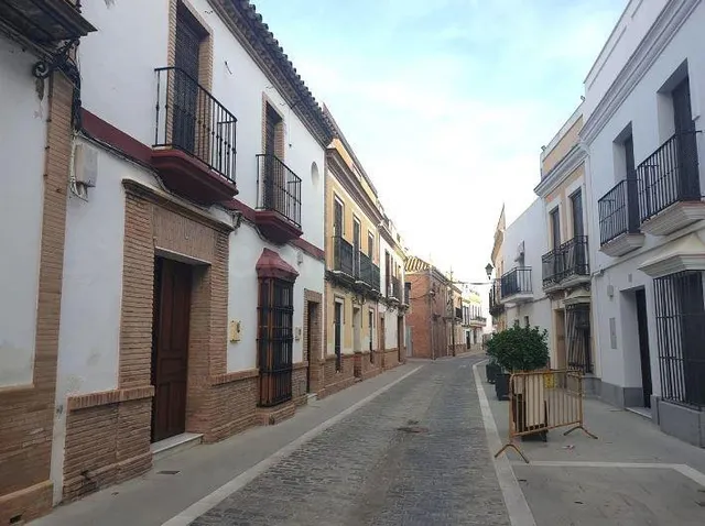 SE VENDE casa adosada OKUPADA en Calle San Fernando Nº 7 Lor - foto 3
