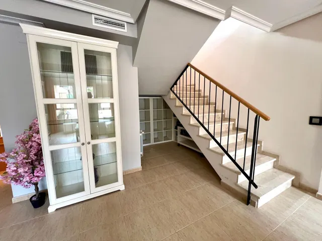 EXCLUSIVA CASA ADOSADA CON ASCENSOR Y PISCINA EN CIUDAD JARDIN — 25