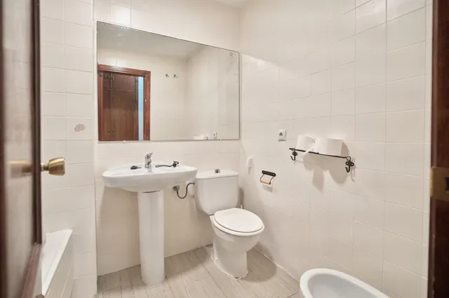 Zona Puertas de Sevilla. Vivienda con amplia terraza de 15 m2. — 15