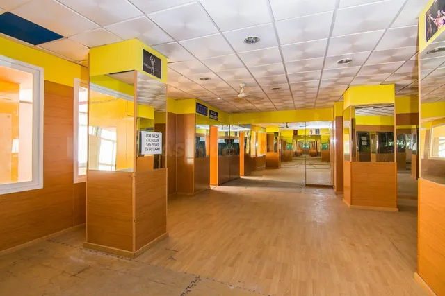 Local comercial en el centro (Plaza Gran Capitán) - foto 4