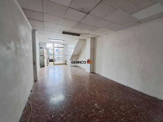 LOCAL COMERCIAL EN ALQUILER BIEN SITUADO EN LA ALAMEDA — 5
