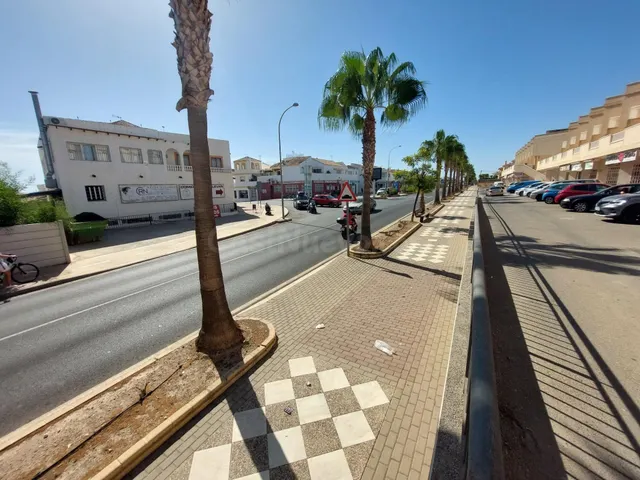 LOCAL COMERCIAL REFORMADO EN CARRETERA DE GARRUCHA – GRAN VI - foto 3