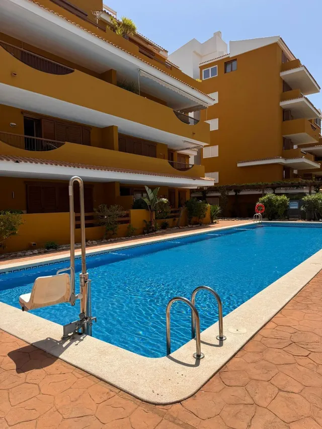 Apartamento con piscina comunitaria, Alicante, Torrevieja. 2 habitaciones, 80 m2, 500 metros del mar — 43
