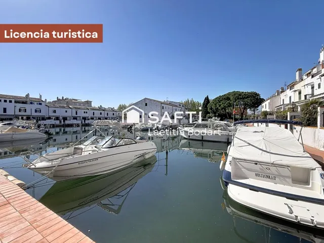 Casa de pescador con licencia turística y amarre - Empuriabrava — 47