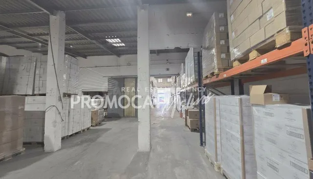Espectacular Nave Industrial de 789 m2 con Patio de 300 m2 e - foto 4